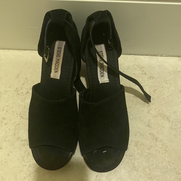Pre-loved Steve Madden black suede high heels - Picture 2 of 5